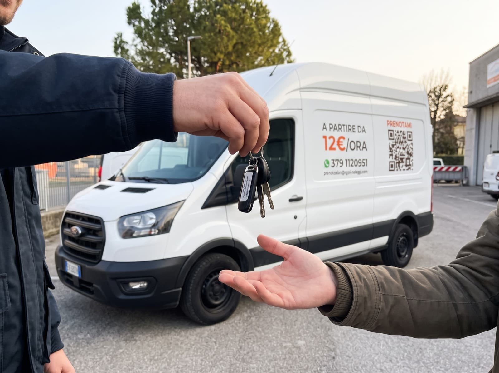 Consegna delle chiavi del Ford Transit al cliente